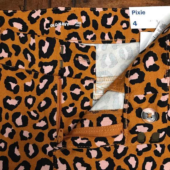 Old Navy Ankle Pixie Pant leopard print - Picture 3 of 7